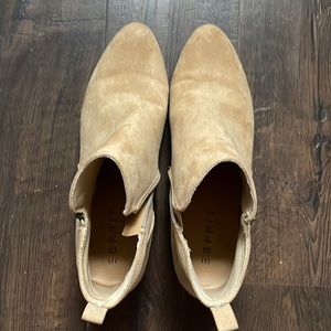 Esprit size 11 tan suede booties